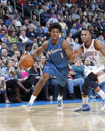 太阳报：萨拉赫今天驾驶劳斯莱斯离开训练基地，面无表情（太阳报：萨拉赫今日开劳斯莱斯驶离训练基地，表情冷峻）