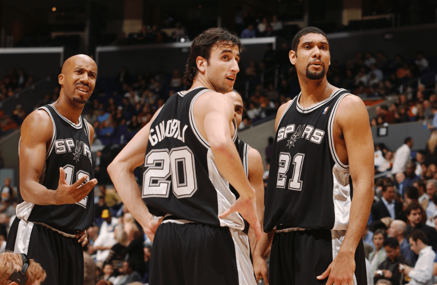 历年中超金靴：武磊34球傲视群雄，法比奥28球独享本赛季金靴（历届中超金靴盘点：武磊34球一骑绝尘，法比奥28球问鼎本季金靴）