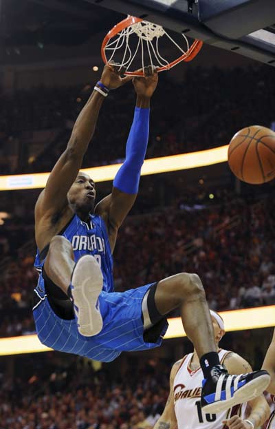 任骏飞接班人！广东男篮18岁小将王洪泽高效砍下15分8板3助攻（广东男篮18岁新星王洪泽高效砍下15分8板3助攻，被誉为任骏飞接班人）