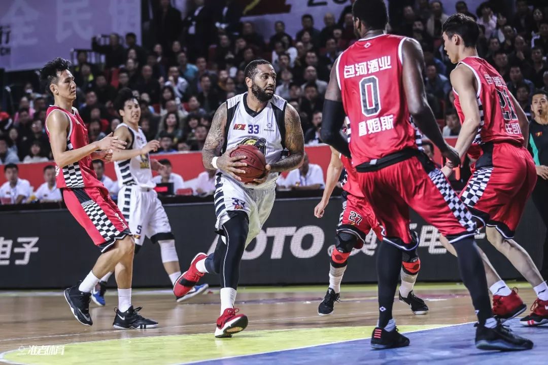 小豌豆替补出场错失反超比分的点球，之后球队被补时绝杀（小豌豆替补登场失点，球队补时遭绝杀）